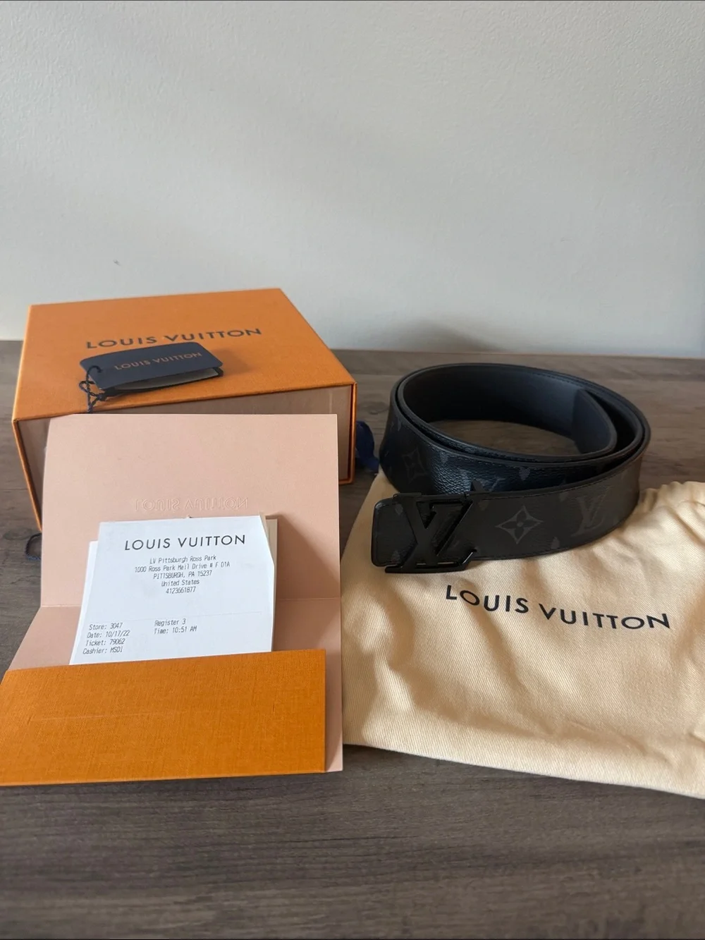 AUTHENTIC Men’s Louis Vuitton Black CE.LV 40 M.ECLI.BL.MA.95